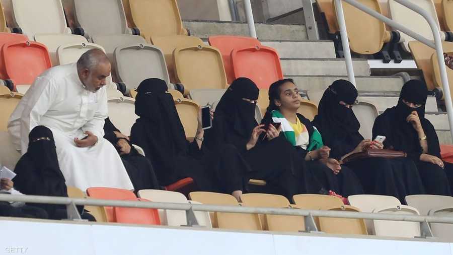مشهد تاريخي بحضور المشجعات السعوديات في المدرجات