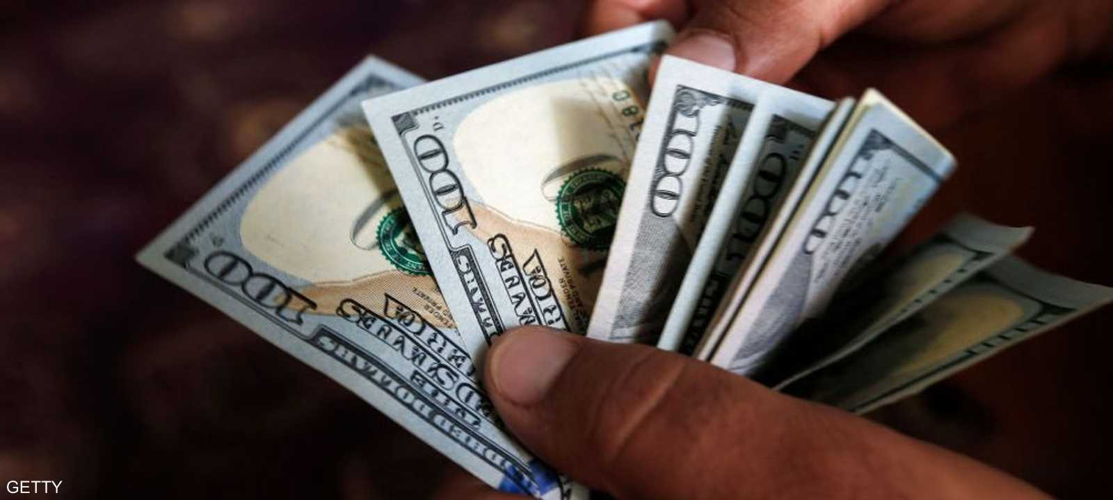 سجل الدولار أدنى مستوى له أمام اليورو منذ 4 سنوات