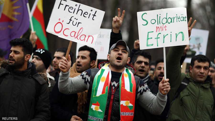 من تظاهرة مؤيدة للأكراد أمام السفارة التركية في برلين