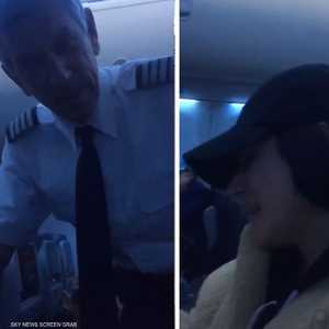 طرد عارضة أزياء من طائرة أميركية