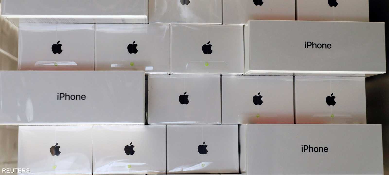 أبل باعت عددا أقل من أجهزة آيفون لكنها حققت أرباحا قياسية