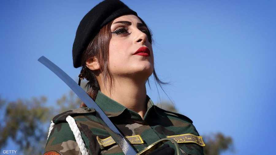 الجمال الكردي بملابس عسكرية