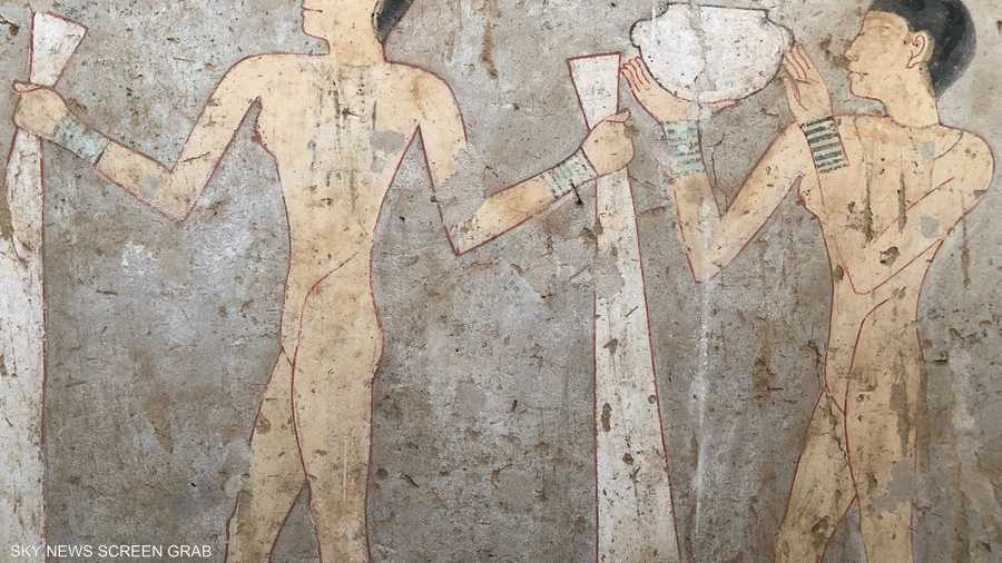 المقيرة تضم لوحات جدارية