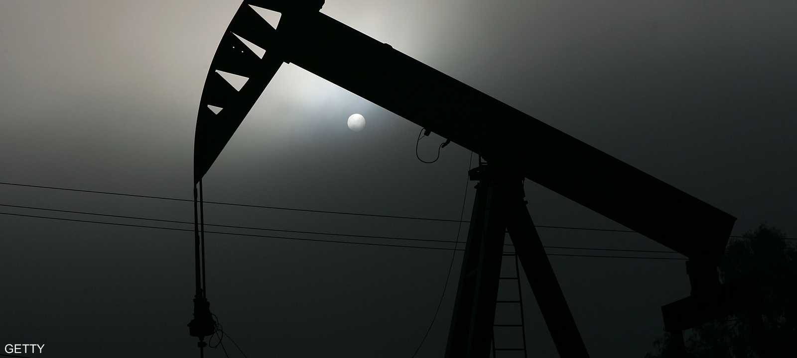 النفط يتراجع مع زيادة المخاوف من نشوب حرب تجارية (أرشيف)