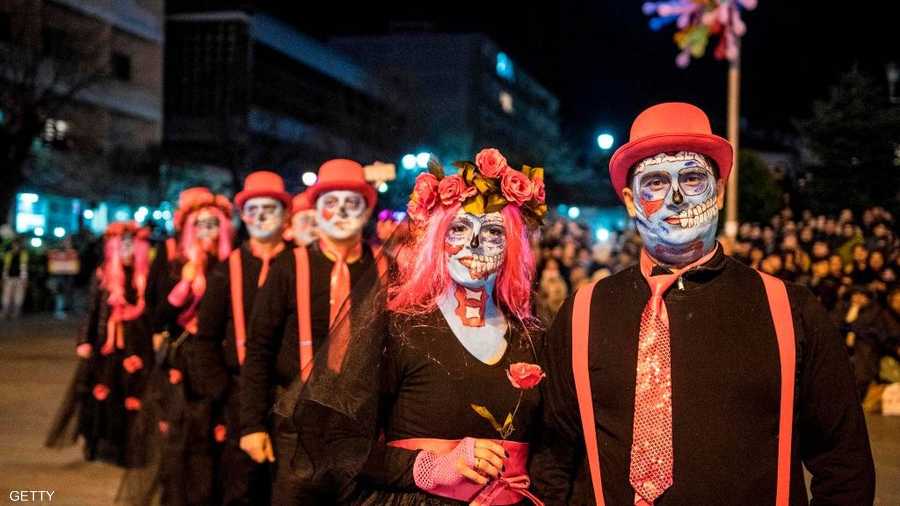 الكرنفال يجذب المئات من المشاركين