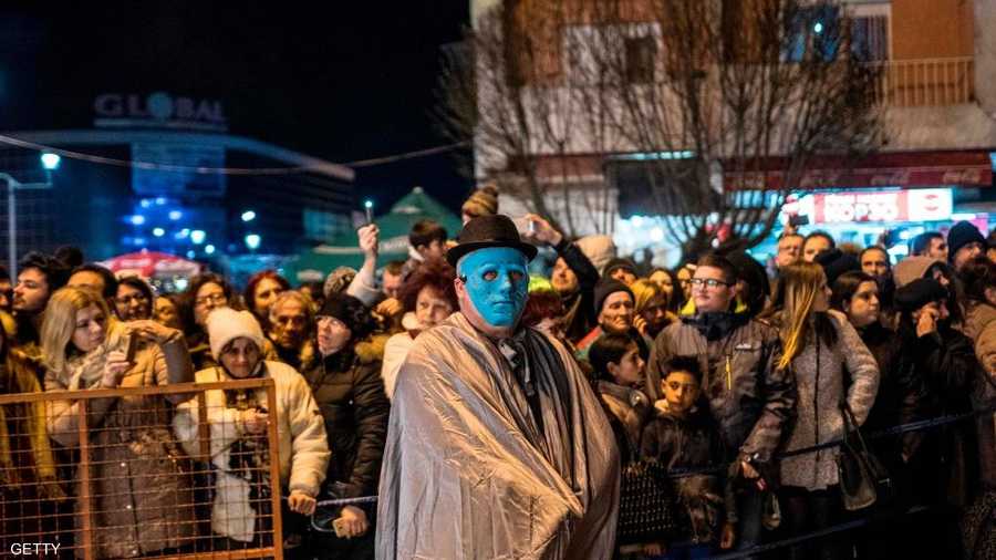 حضور عشرات الآلاف من الزوار