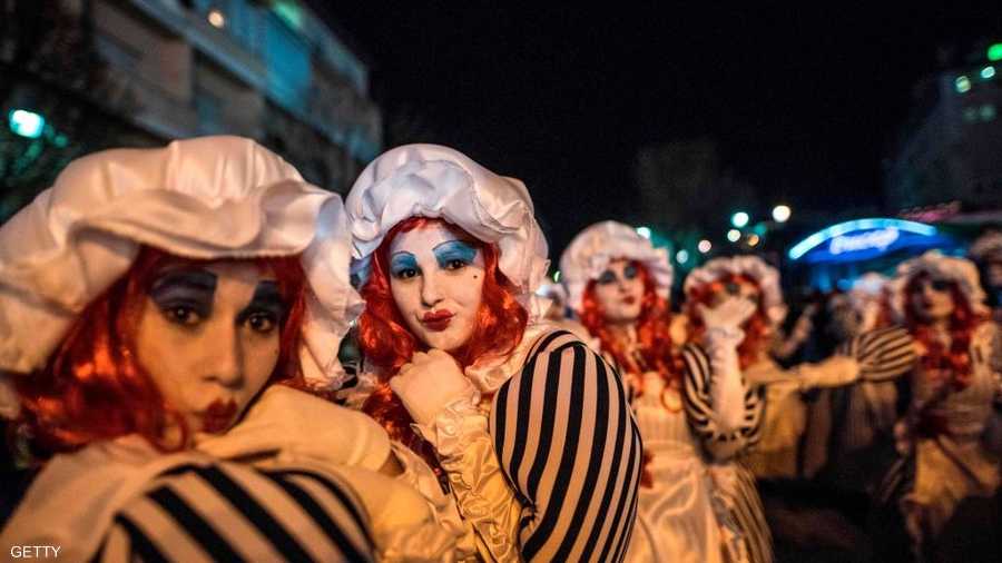 تزيين الوجه.. من طقوس الكرنفال