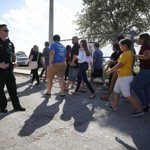 طلاب فلوريدا عادوا إلى مدرستهم بعد المجزرة