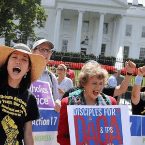 متظاهرون مؤيدون لبرنامج الحالمين أمام البيت الأبيض- أرشيف