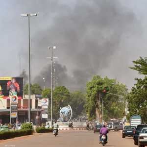 الدخان يتصاعد جراء الهجوم في واغادوغو