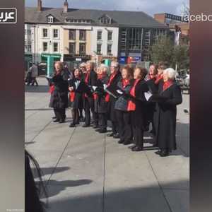 جوقة نسائية تغني لمحمد صلاح