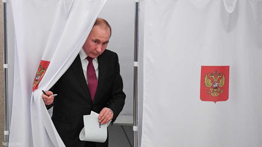 اقترع فلاديمير بوتن في أحد المراكز الانتخابية بموسكو
