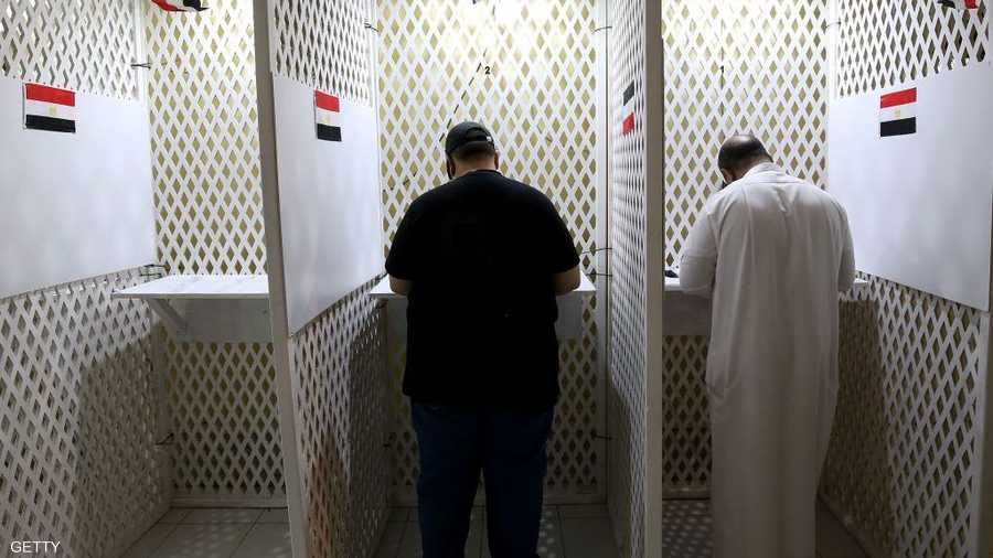 مصريو الخارج أنهوا التصويت في 18 مارس