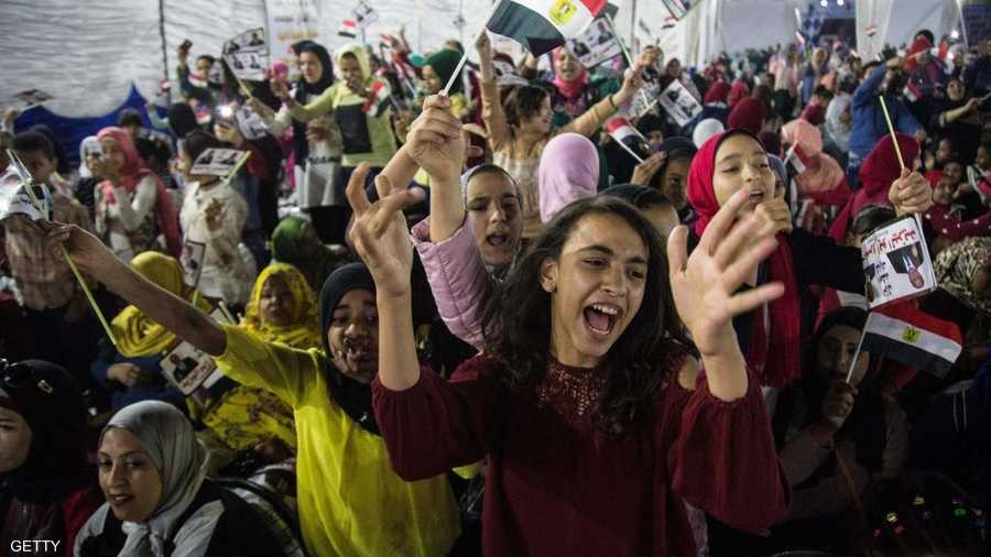 وتجمعات تنادي بفترة رئاسية ثانية للرئيس