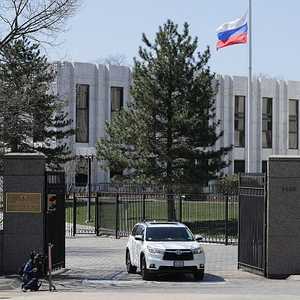 lمقر السفارة الروسية في العاصمة الأميركية واشنطن.