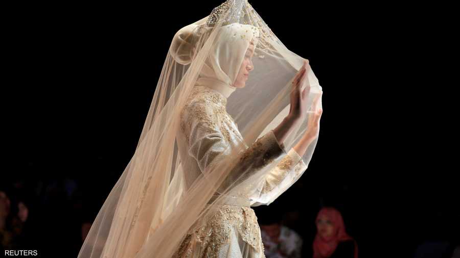 الملابس المصممة تعكس الثقافة المحلية في إندونيسيا
