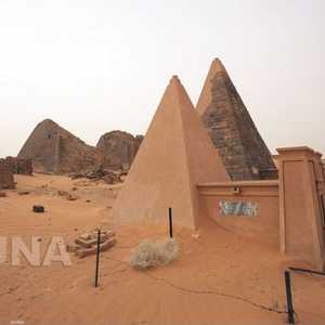 عشرات الأهرامات منتشرة في السودان.
