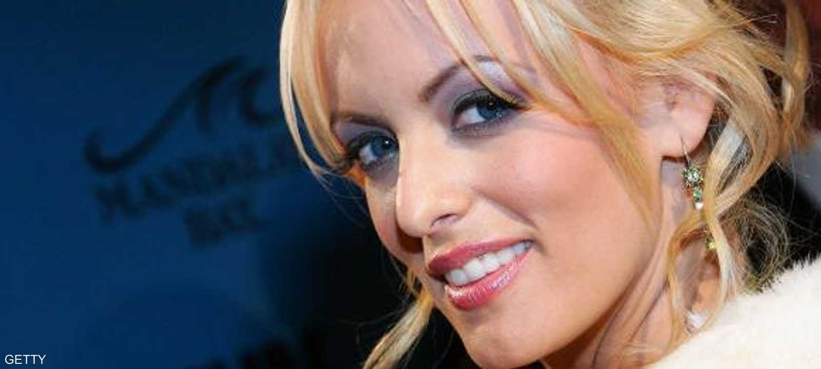 الممثلة الإباحية ستورمي دانيالز