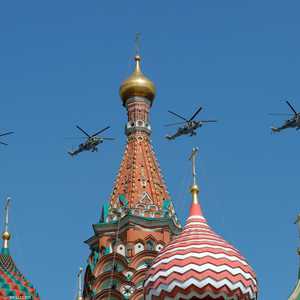 مروحيات تشارك في تدريبات تمهيدا ليوم النصر بموسكو