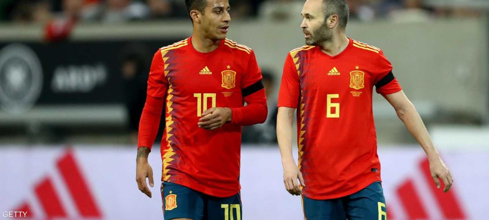 إنييستا سيقود خط الوسط الإسباني