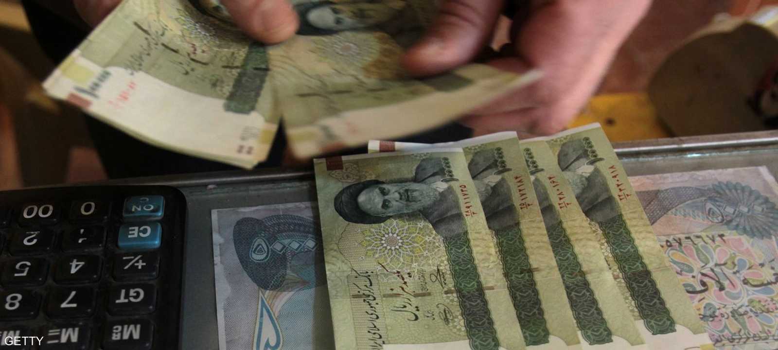 الريال الإيراني فقد ثلثي قيمته منذ بداية العام الجاري