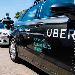 سيارة أوبر ذاتية القيادة.