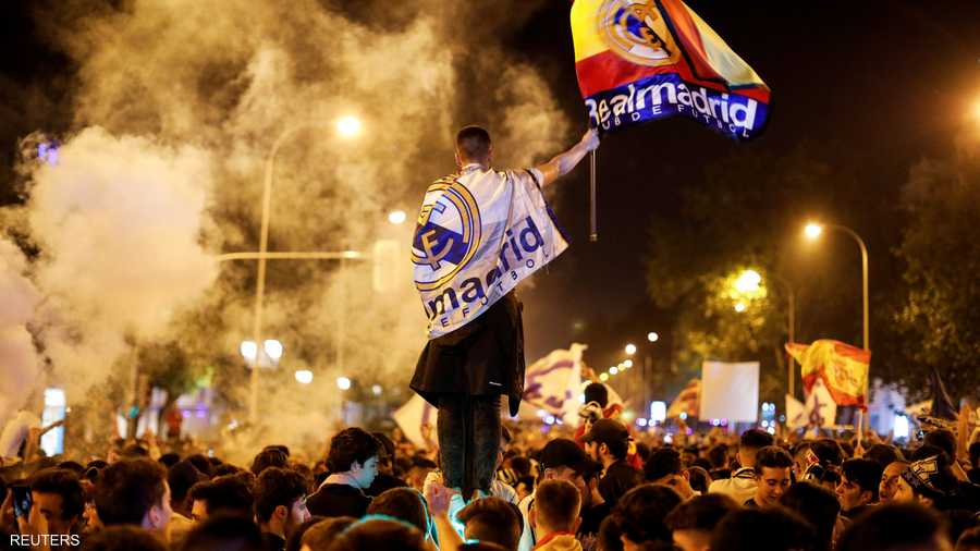 مشجع ريال مدريد يحتفل على طريقته