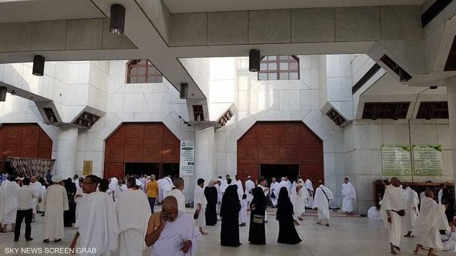 مساحة المسجد 6.000 متر مربع ويستوعب نحو 15.000 مصل