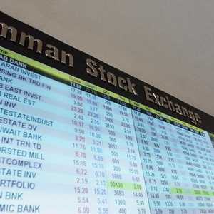 أغلق المؤشر العام منخفضا 0.69 بالمئة إلى 2081.59 نقطة