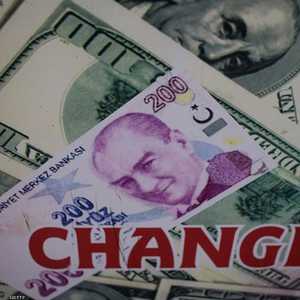 انخفاض الليرة التركية بنسبة 20 في المئة منذ بداية العام