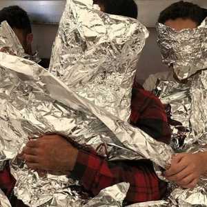 المهاجرون لفوا أنفسهم في ورق ألومينيوم لتضليل أجهزة الأشعة