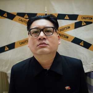 خضع الكوميدي الأسترالي هوارد إكس للتحقيق في سنغافورة