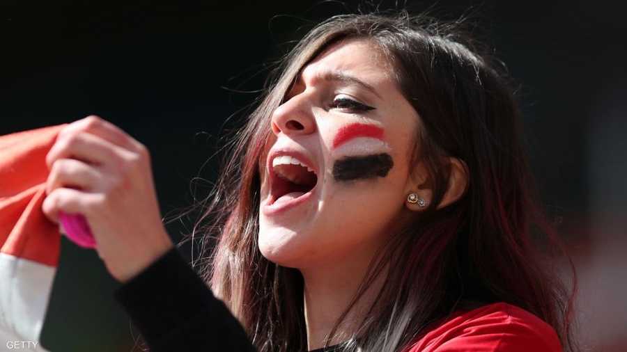مصرية تشجع منتخب الفراعنة بحماس