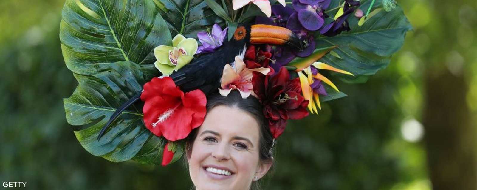 "طائر في قبعة"