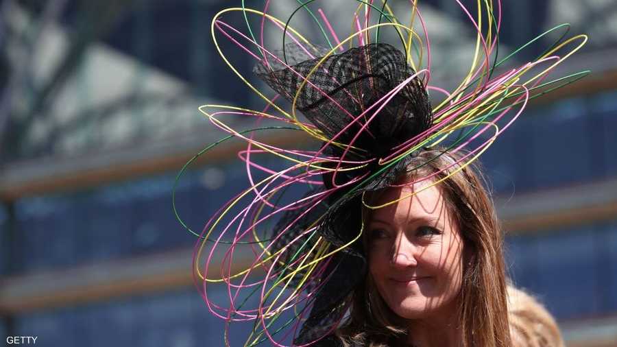 أسلاك تزيد شكل القبعة غرابة