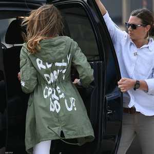 معطف ميلانيا ترامب أثار جدلا