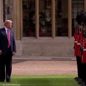 ترامب يخرق البروتوكول خلال لقاء ملكة بريطانيا