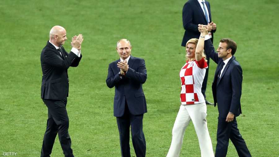 يد بيد.. نموذج رئاسي للروح الرياضية