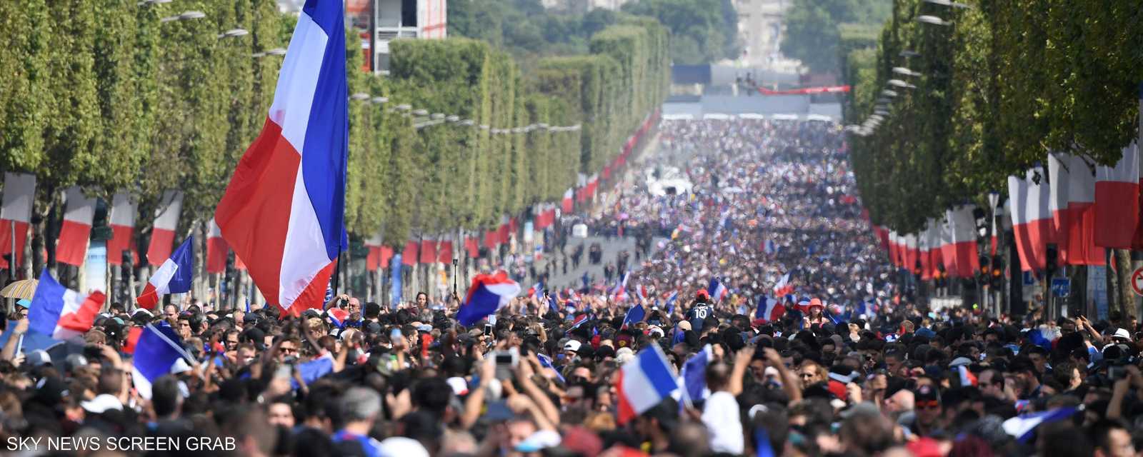 تجمعات أعادت فرحة فرنسا بالفوز بكأس العالم قبل 20 عاما