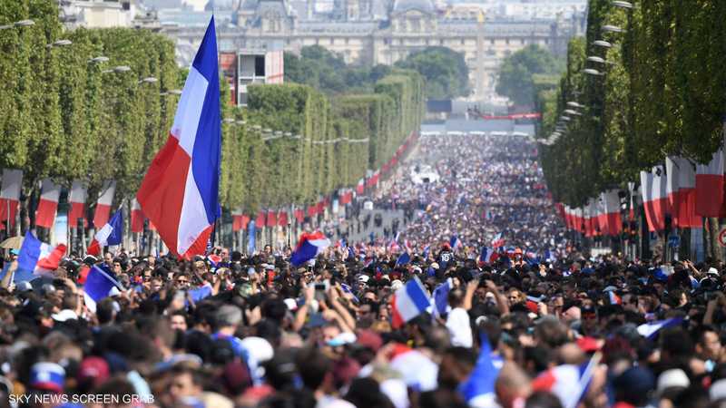 تجمعات أعادت فرحة فرنسا بالفوز بكأس العالم قبل 20 عاما