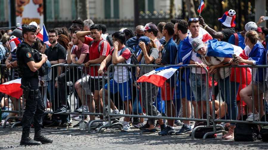 سعادة الجماهير باستقبال الأبطال