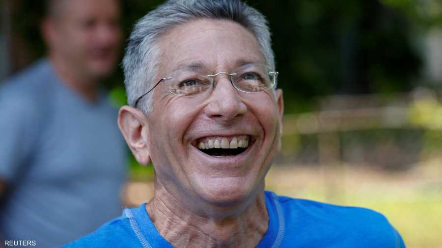 يبلغ من العمر 63 عاما ويملك عددا من الأرقام القياسية