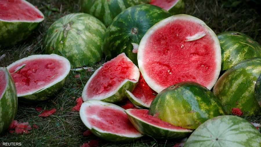 أنصاف البطيخ