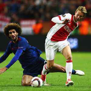 لاعب خط وسط نادي أياكس أمستردام الهولندي فرانكي دي يونغ