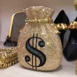 حقيبة كاردشيان الجديدة