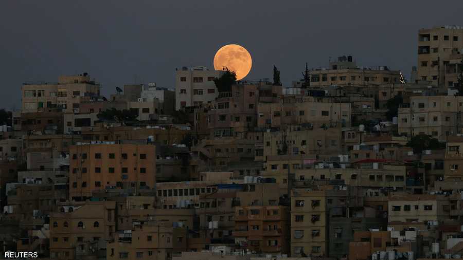 القمر الدامي في عمان