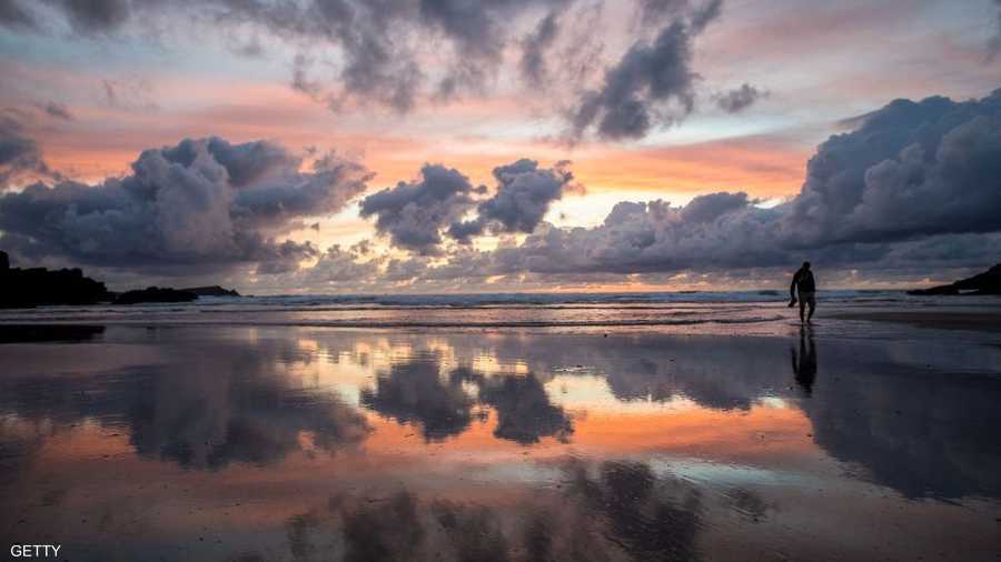 انعكاس جميل ومعبر لغروب الشمس