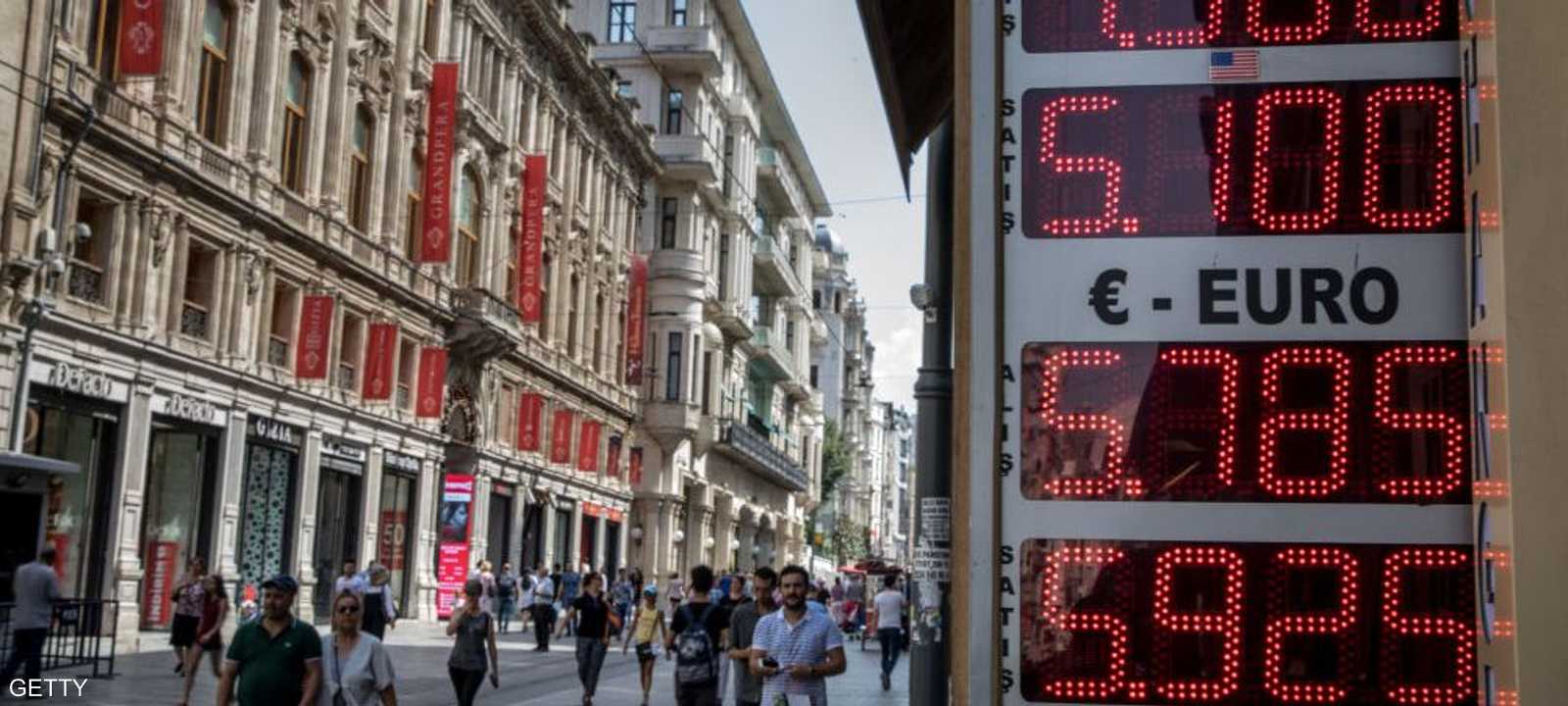 سجلت الليرة هبوطا حادا بسبب الأزمة مع واشنطن