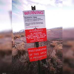 تقع القاعدة العسكرية في وسط صحراء نيفادا