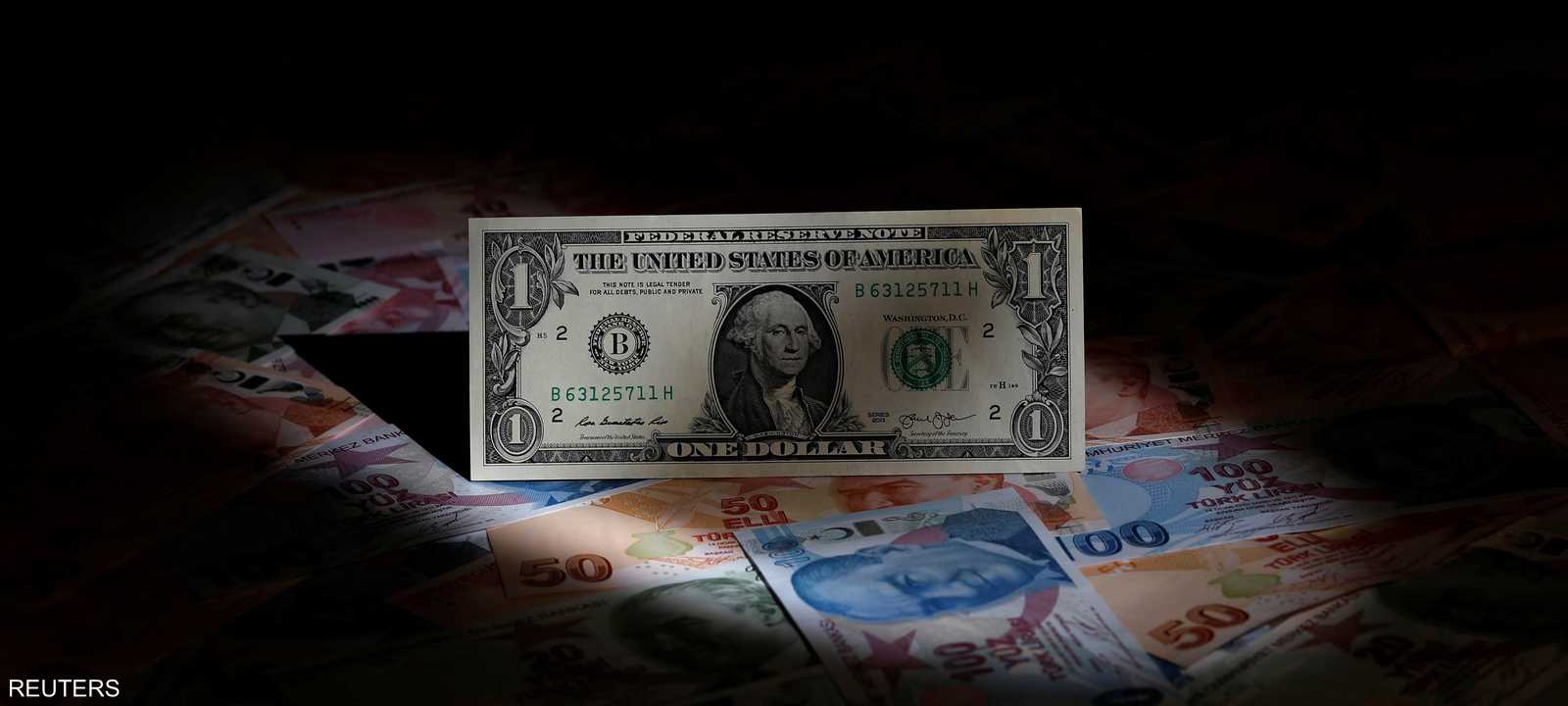 ساهم انهيار الليرة التركية إلى دعم الدولار كملاذ آمن